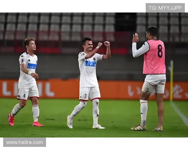 足球比赛中的进攻反击与球队配合战术分析