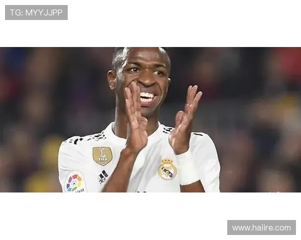 卡雷拉斯在社交媒体上晒拥抱维尼修斯照片表达支持与团结之情