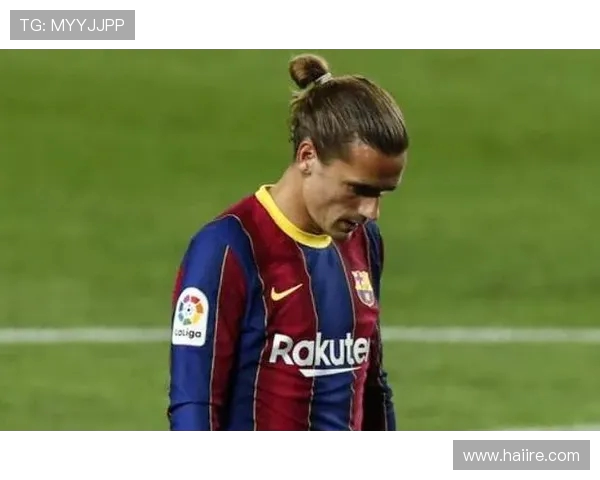 巴萨一年前晒图格子成背景格列兹曼今日以相同文案巧妙回应